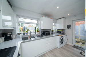 KITCHEN/DINER- click for photo gallery